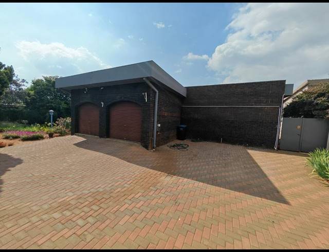 4 BEDROOM HOUSE FOR SALE IN VANDERBIJLPARK SE 2